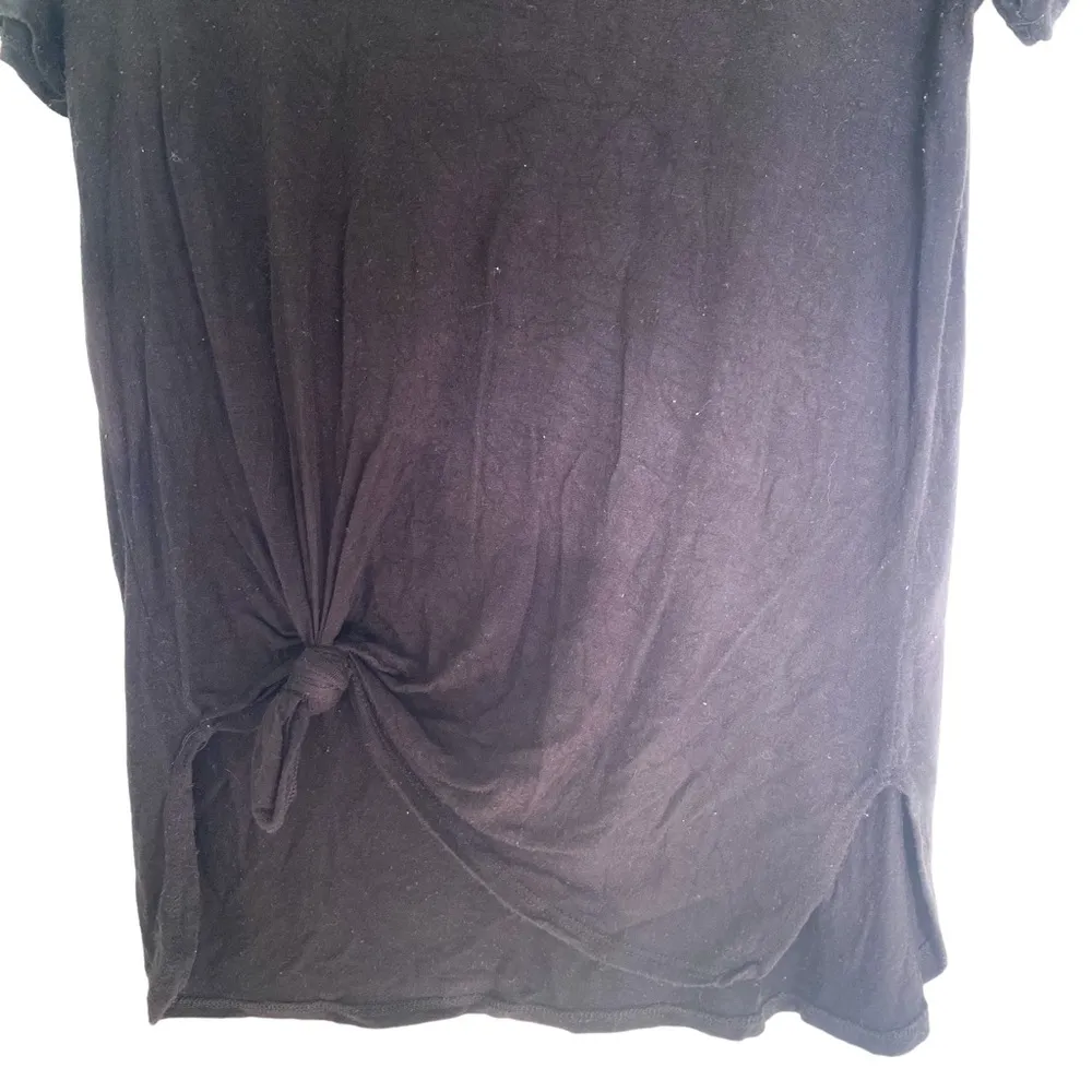 SavLaBrant Boutique Black Short Sleeve Key Hole Shirt Size Medium - Image 4