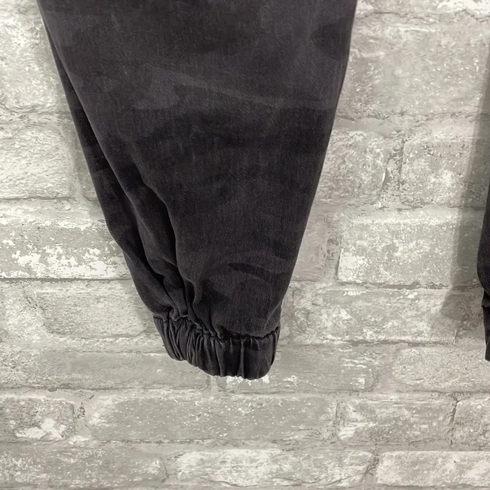 Express Black Camo Cropped Straight Jeans - Image 5