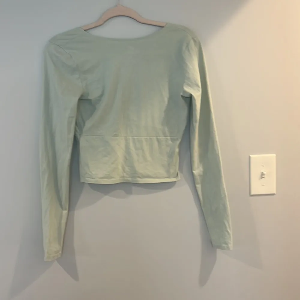 hollister light green long sleeve size medium - Image 2