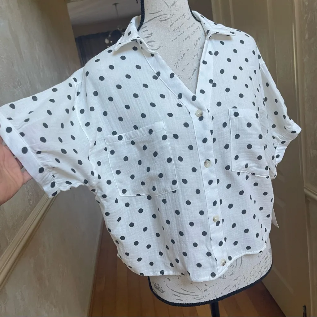 Love Notes White Polka Dot Gauze Cotton  Button-Down short sleeve Shirt - Size L - Image 4