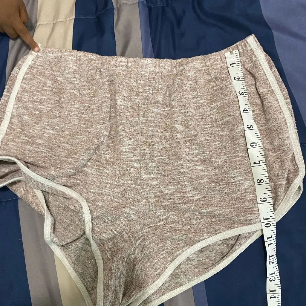 Colsie Tan Knit Shorts with Cream Accents Brown Size M - Image 4