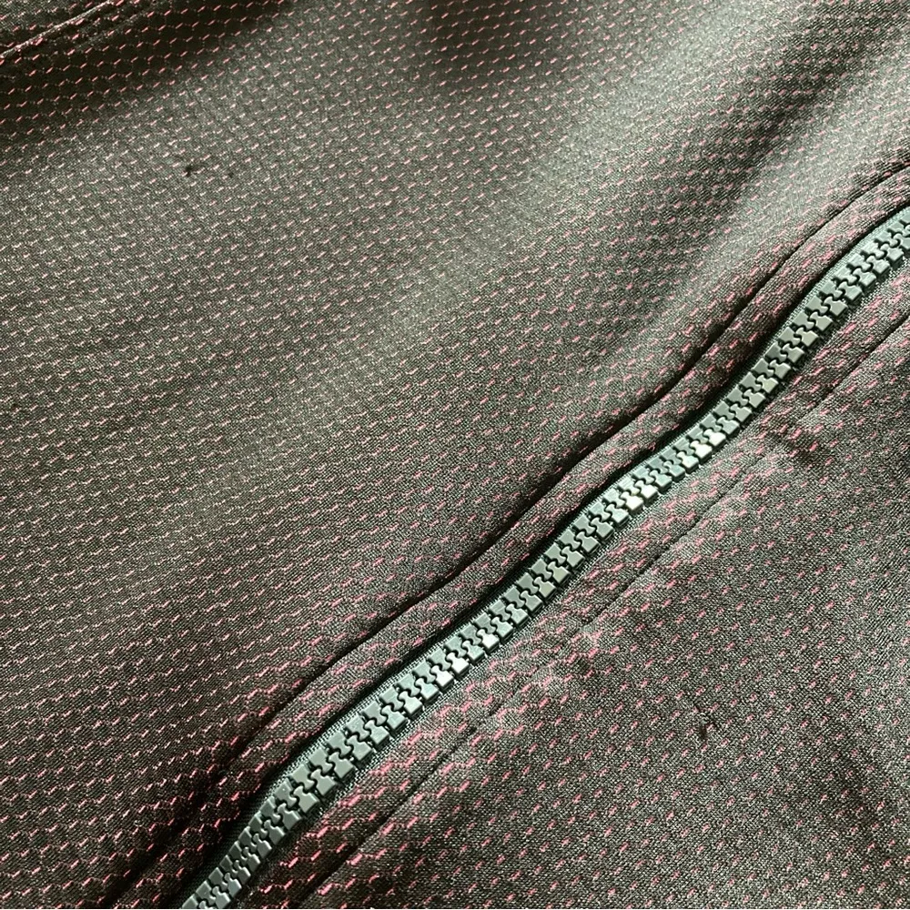 Under Armour Black and Pink Zip Up Hoodie Medium - Image 12