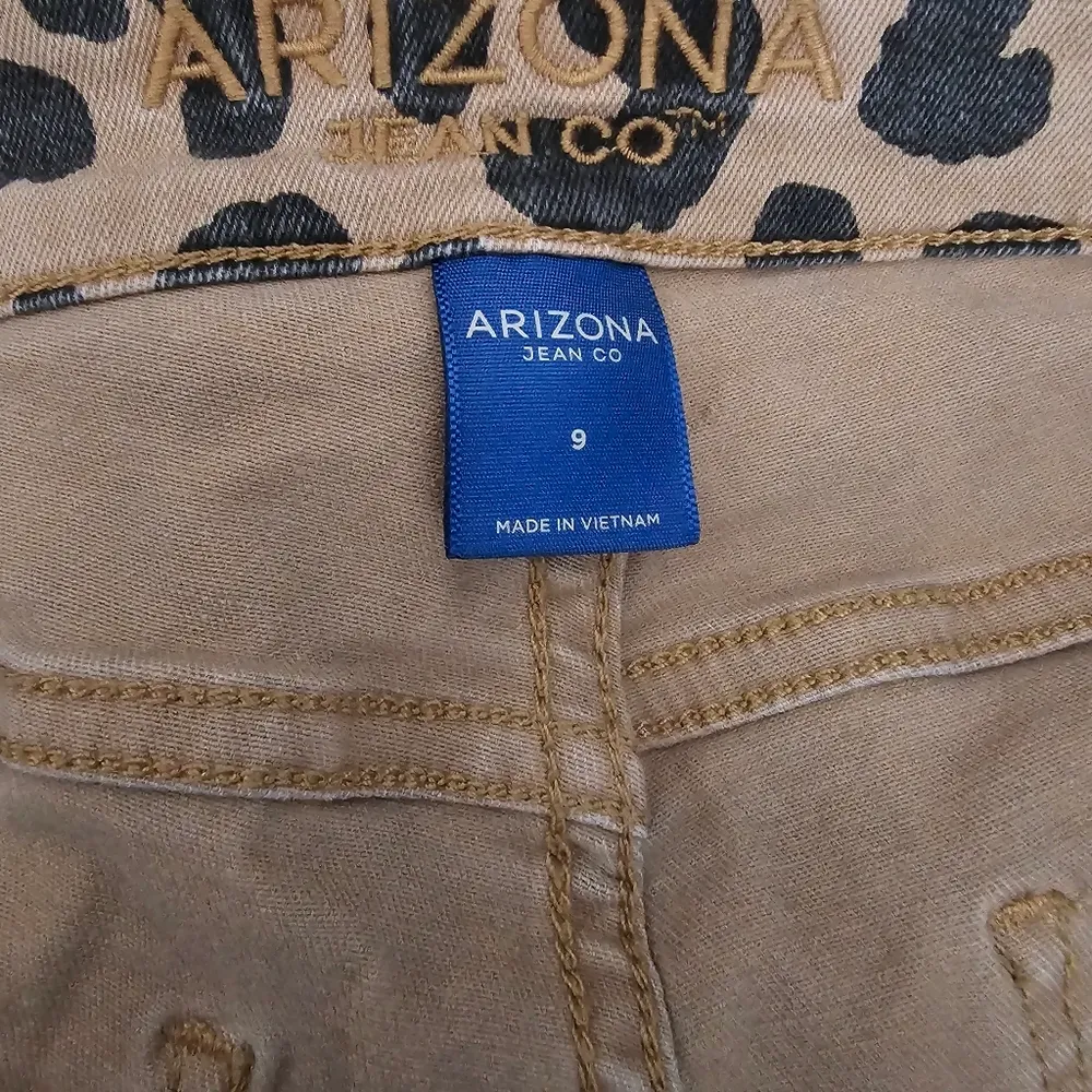 Arizona Jean Company Tan & Black Leopard Print Cutoff Denim Shorts Size 9 - Image 4