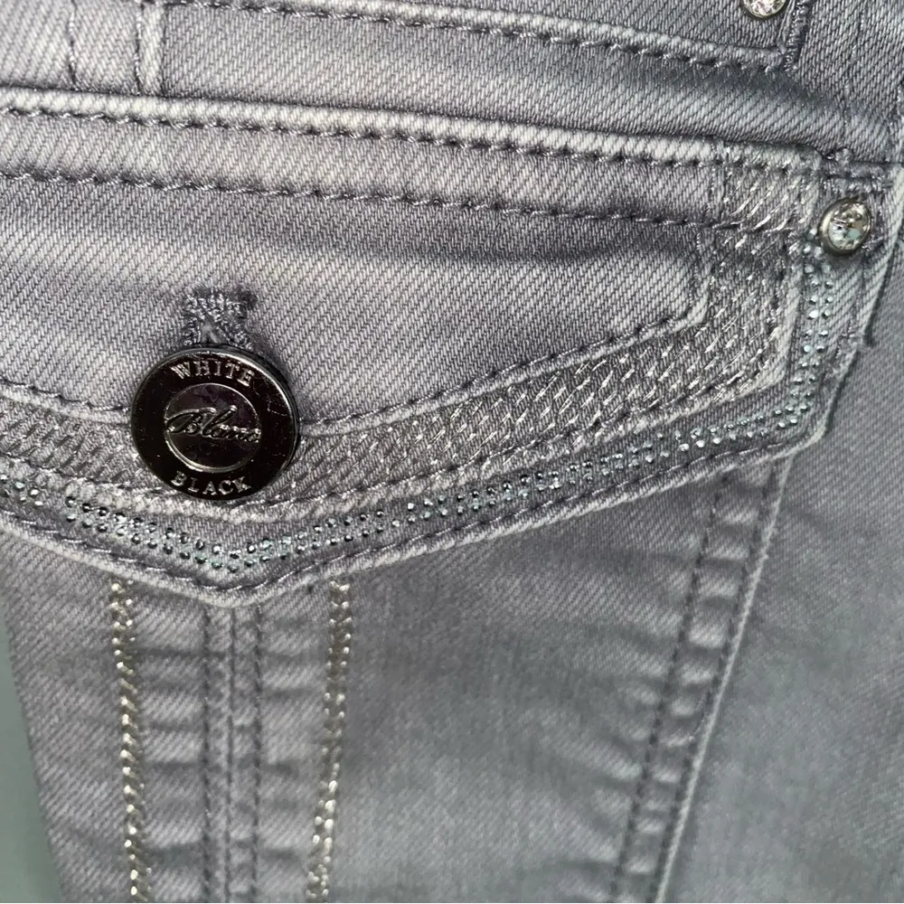 WHITE HOUSE BLACK MARKET Noir slim leg grey jean rhinestone accents Size 8R EUC - Image 6