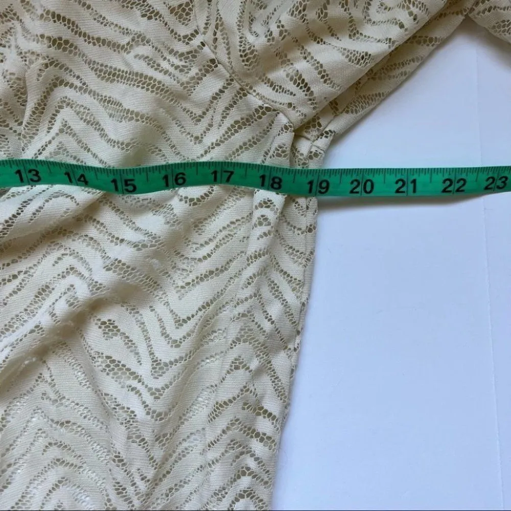 Susan Graver Eyelet ivory Hi Low Cardigan Size Small - Image 3