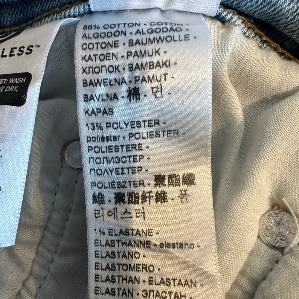 Levi’s Silvertab Mom Jeans 27x27 Baggy Distressed Light Wash - Image 9