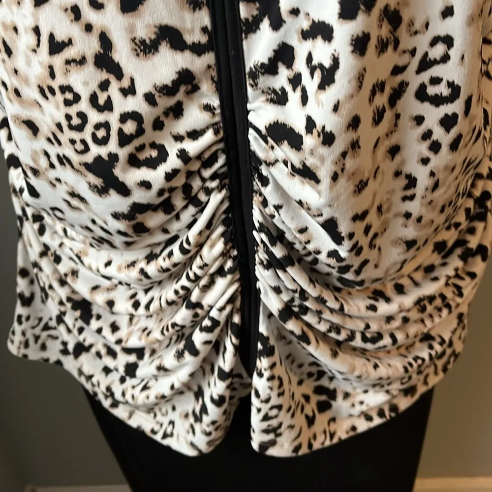 Vince Camuto Leopard Print Ruched Front Black Contrast Trim Sleeveless Top 1X - Image 9