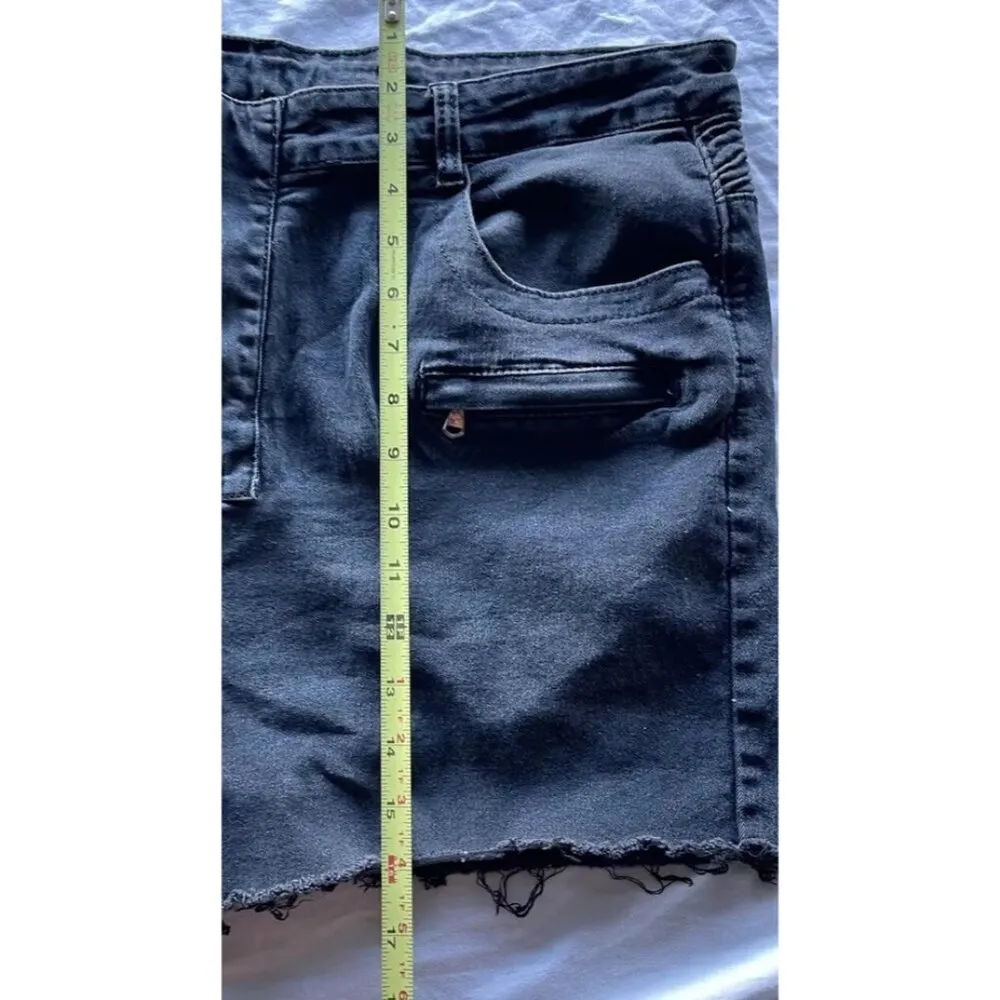 Vintage Balmain Paris Women’s Ribbed Knees Distressed Black Shorts Jeans Size 42 - Image 5