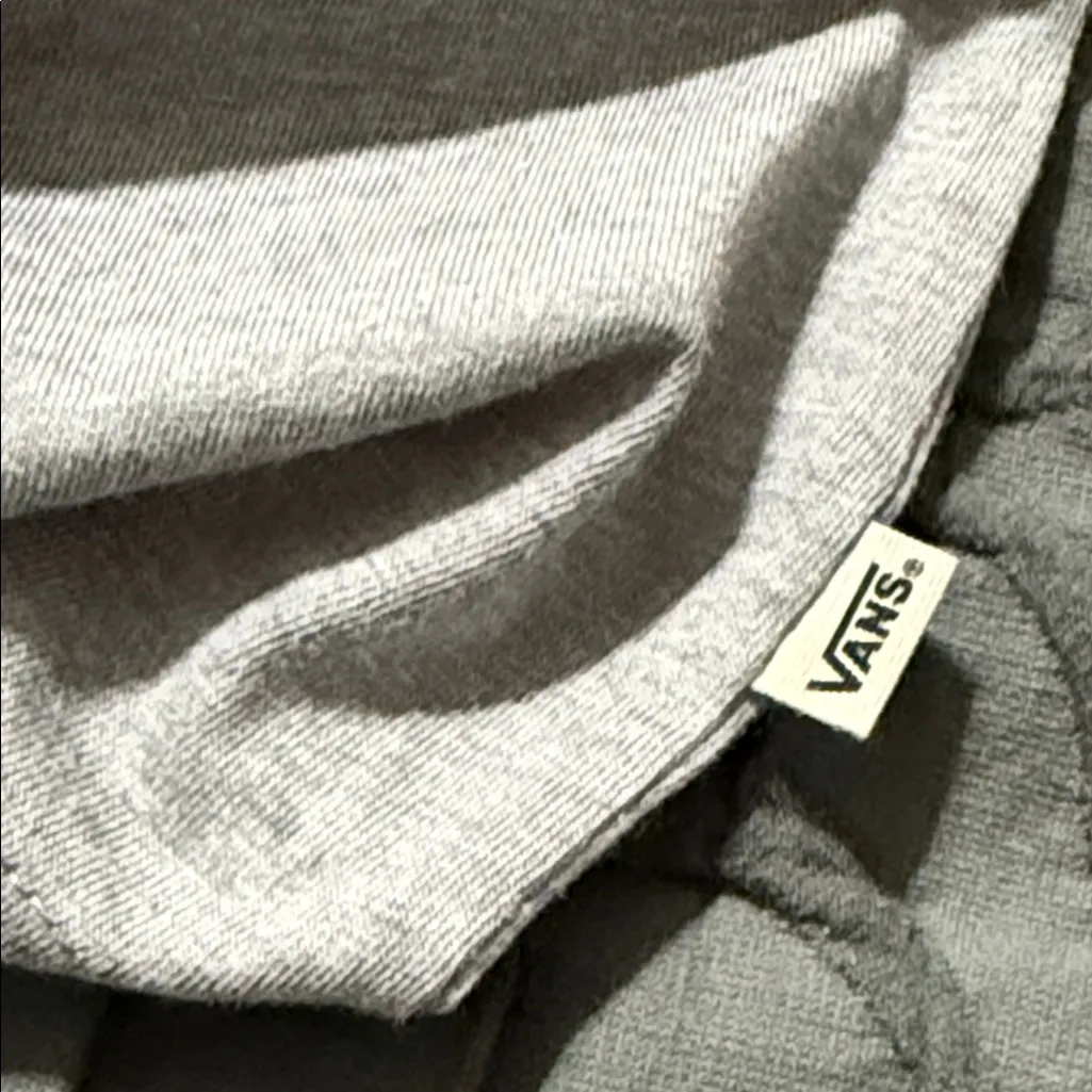 Vans size medium women’s raglan grey black 3/4 sleeve tee pullover casual NWT - Image 6