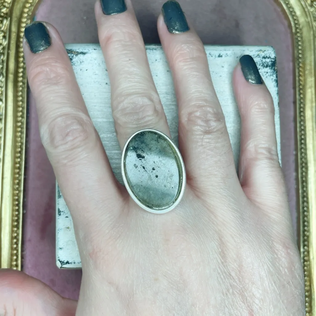 279. Olive Green Pewtertone Oval Ring Silver - Image 4