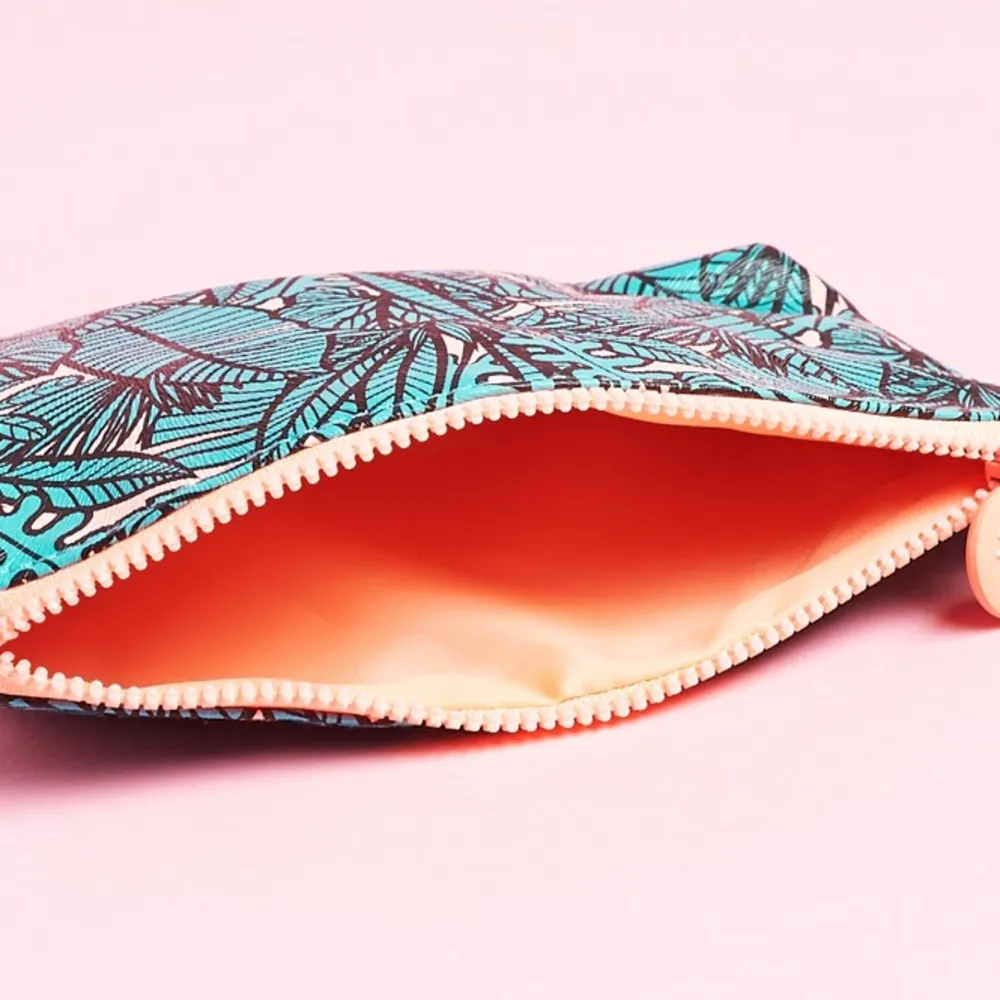 ⭐️NEW⭐️ TROPICAL THEMED GLAM BAG - Image 5