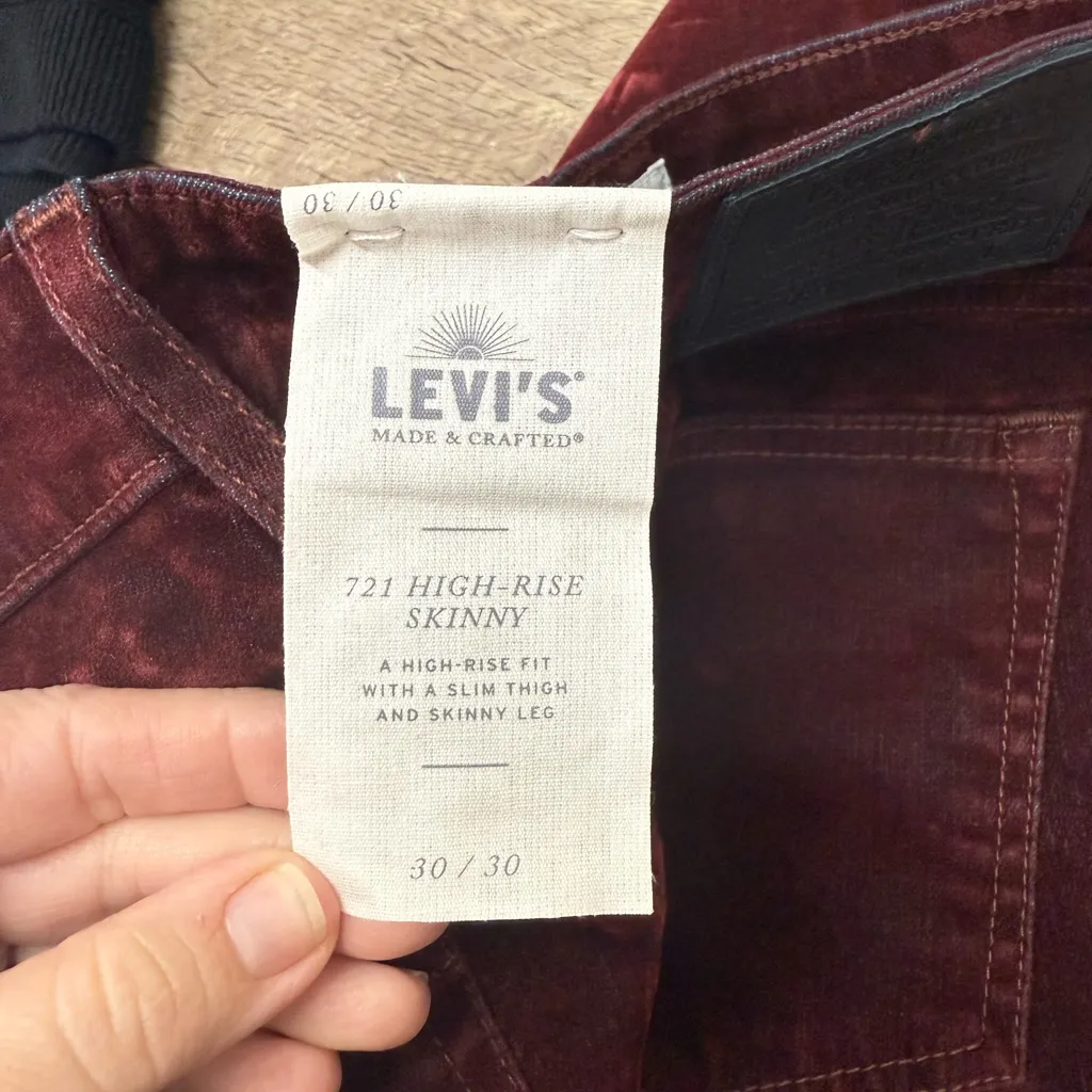 Levi's 721 Made & Crafted High Rise Velvet Jeans in Burgundy size 30 / 30 NWT - Image 7