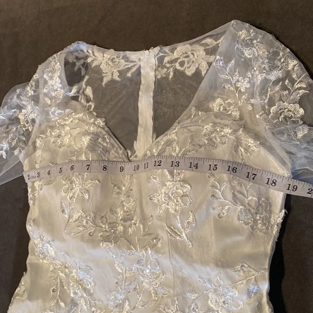 Women’s Long Sleeve Wedding Dress Lace Appliqué Zip Up Back with Train Size 12 - Image 14