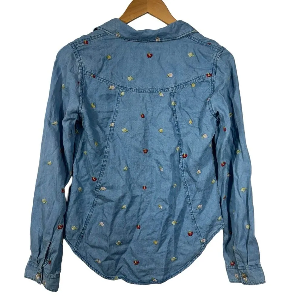 NEW Francesca's Mi Ami Chambray Embroidered Button Down Top Size XS - Image 2