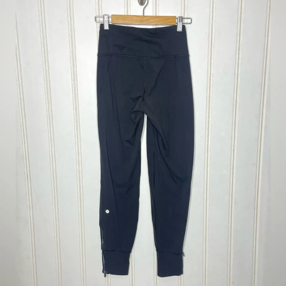 Lululemon Black Fresh Tracks Pant Joggers Leggings Sz 2 520 - Image 3