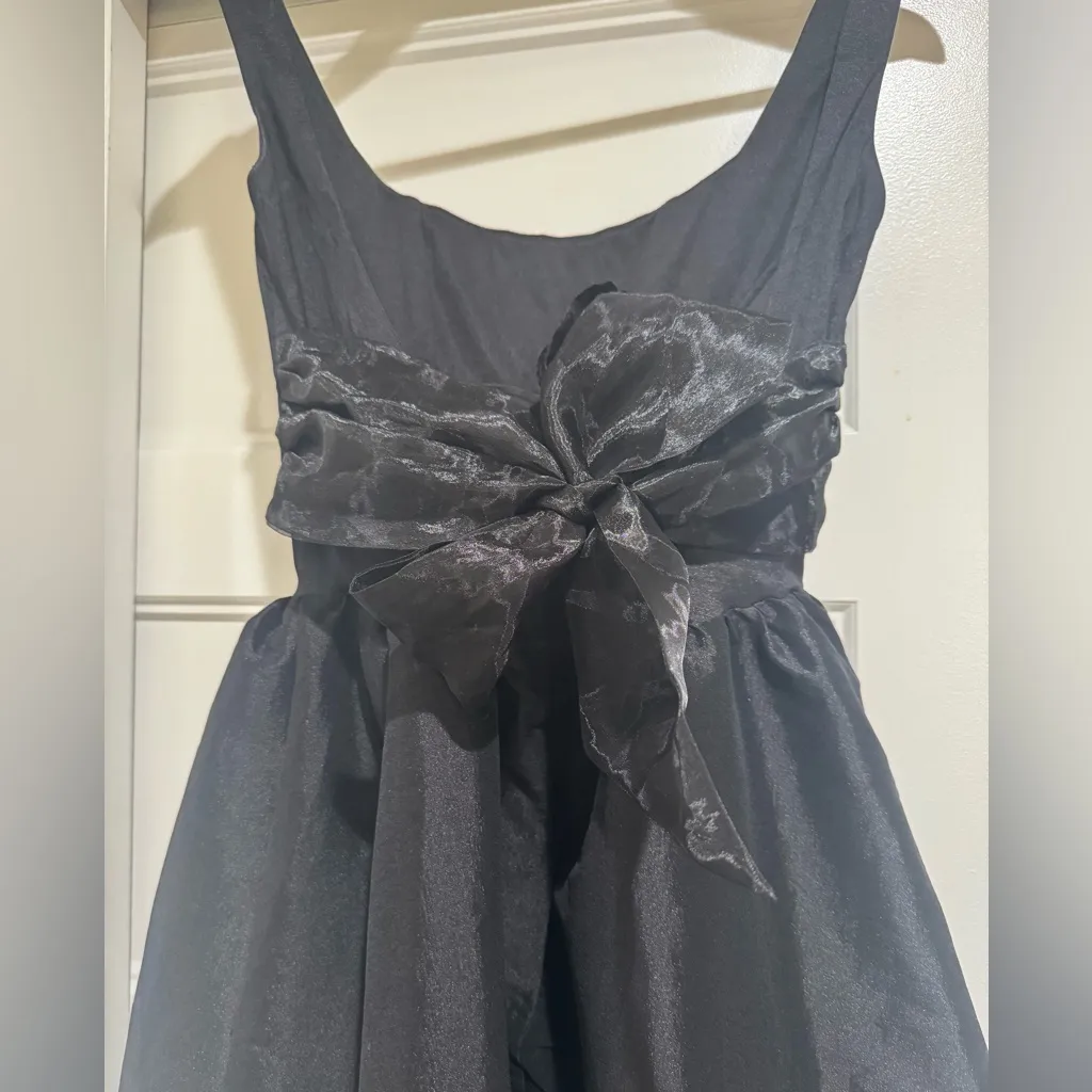 LUCY IN THE SKY Back Bow Gown in Black - Image 9