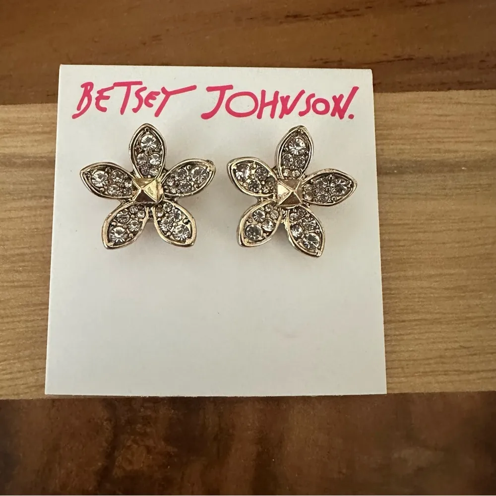 Betsey Johnson Betseyton Gold Tone Flower Stud Earrings Crystal Accents - Image 2