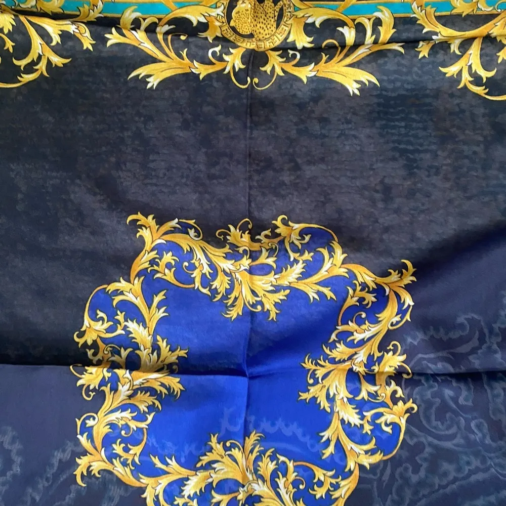 NWOT Effy leopard print gold medallion scarf, 40” x 40” Black - Image 6