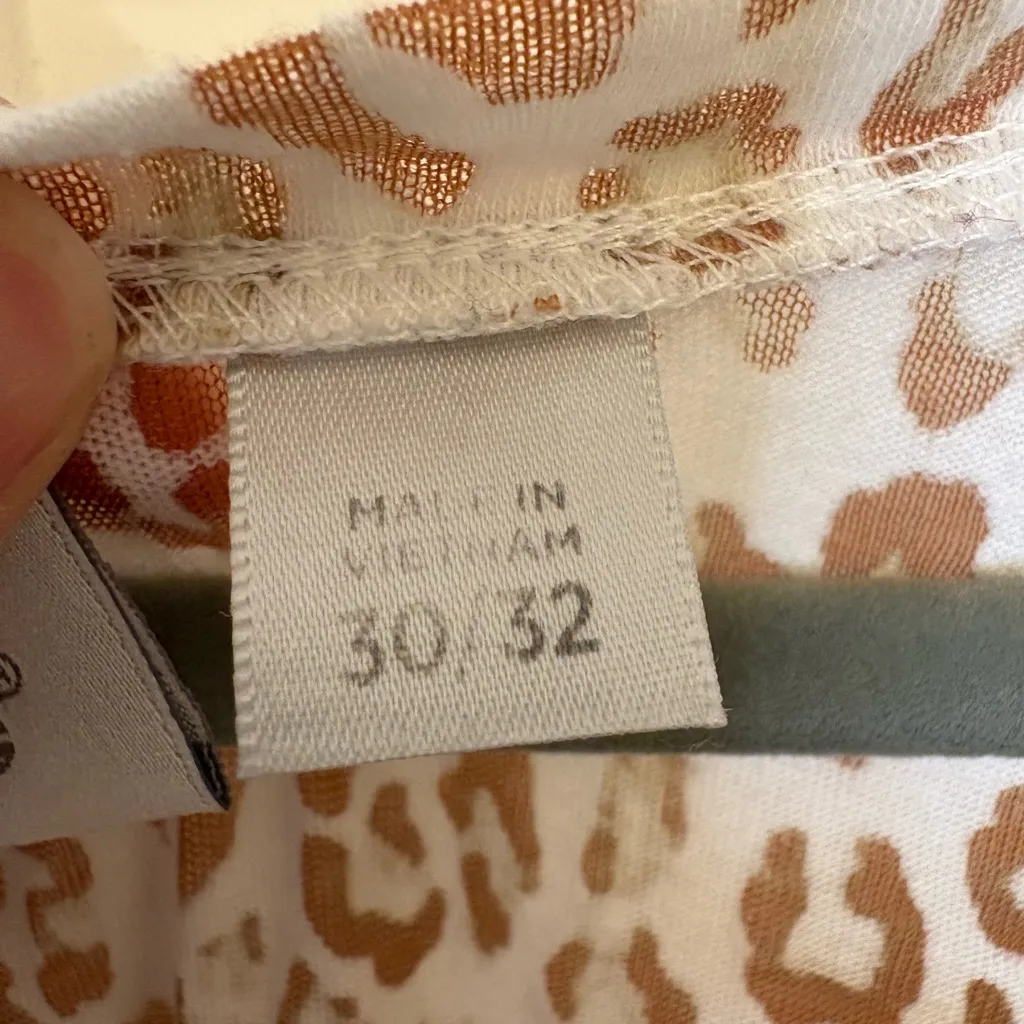 Avenue Plus 30/32 Leopard Print Blouse Flowy Lightweight Boho Animal Print Top - Image 4