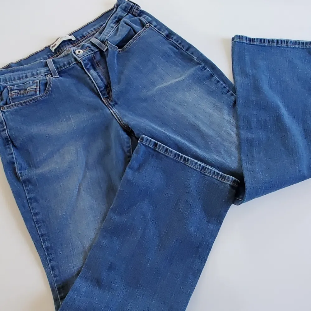 Levi's 515 bootcut jeans size 10 short - Image 2