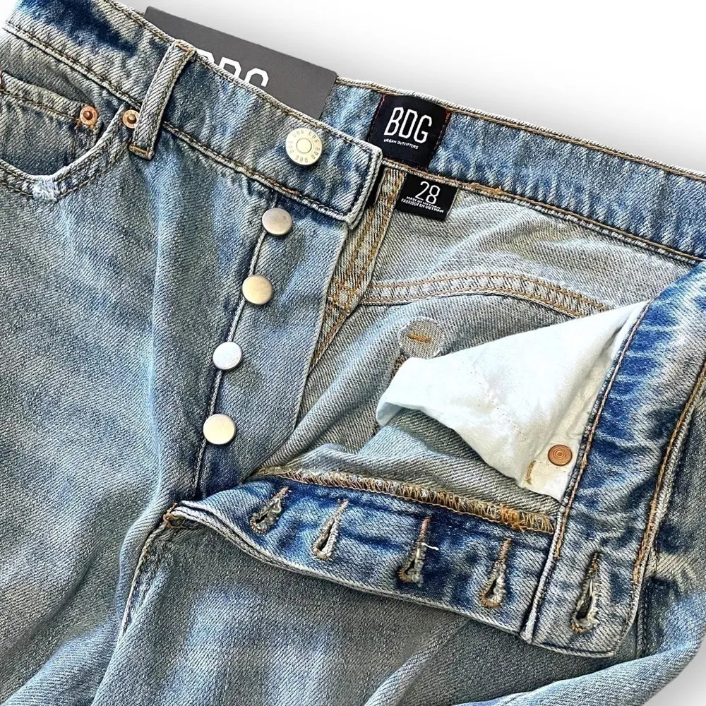NWT BDG Urban Outfitters Distressed Slim Straight Light Wash Jeans - Size 28 - Image 3
