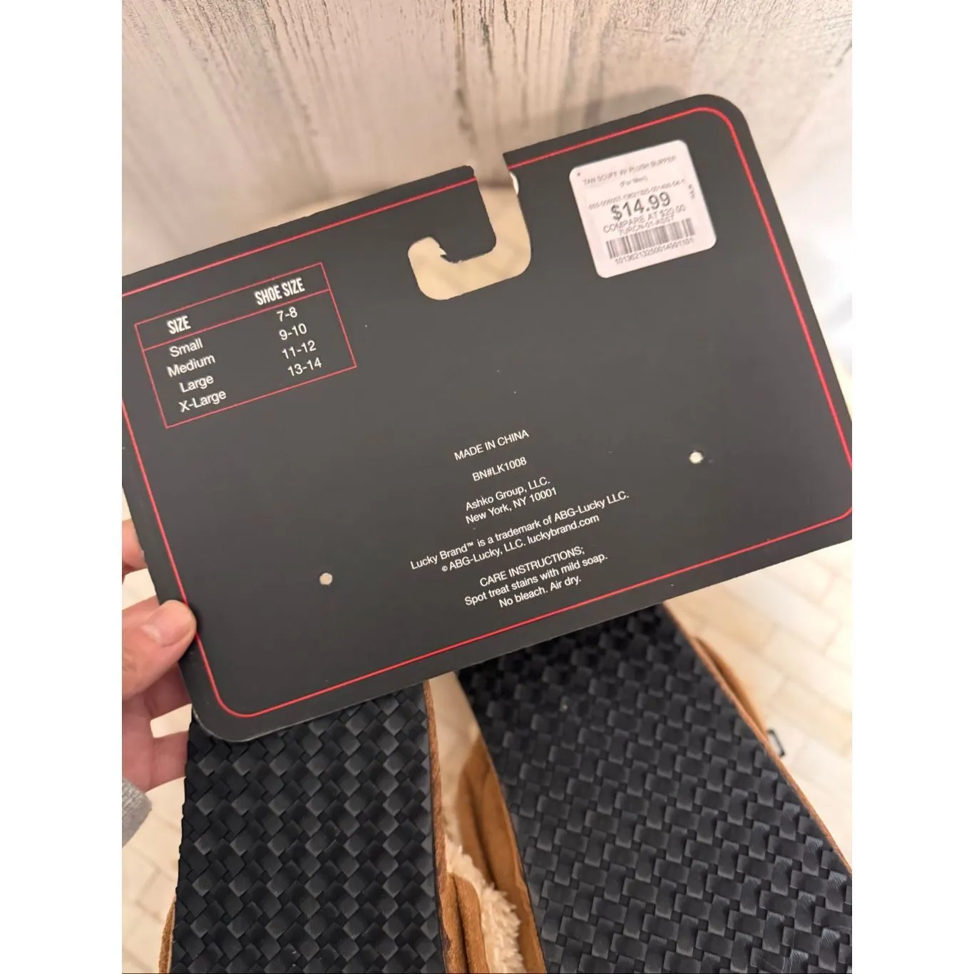 Lucky Brand Women’s Tan Plush Slippers Size Small 7/8 Cozy Faux Fur Indoor House - Image 3