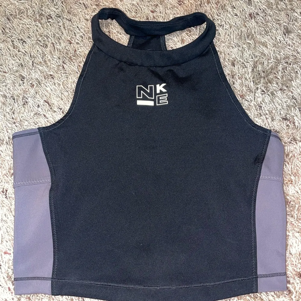 Nike Dri-Fit Sports Bra Crop Top Colorblock. Size Women's Small. - Image 4