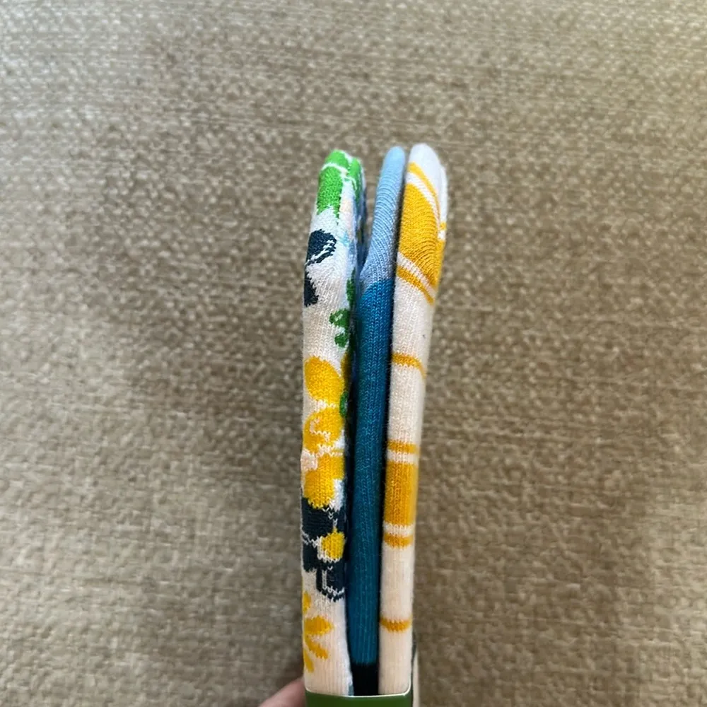 Kate Spade Non Slip Heel No Show Liners Socks 3 Pair - Image 2