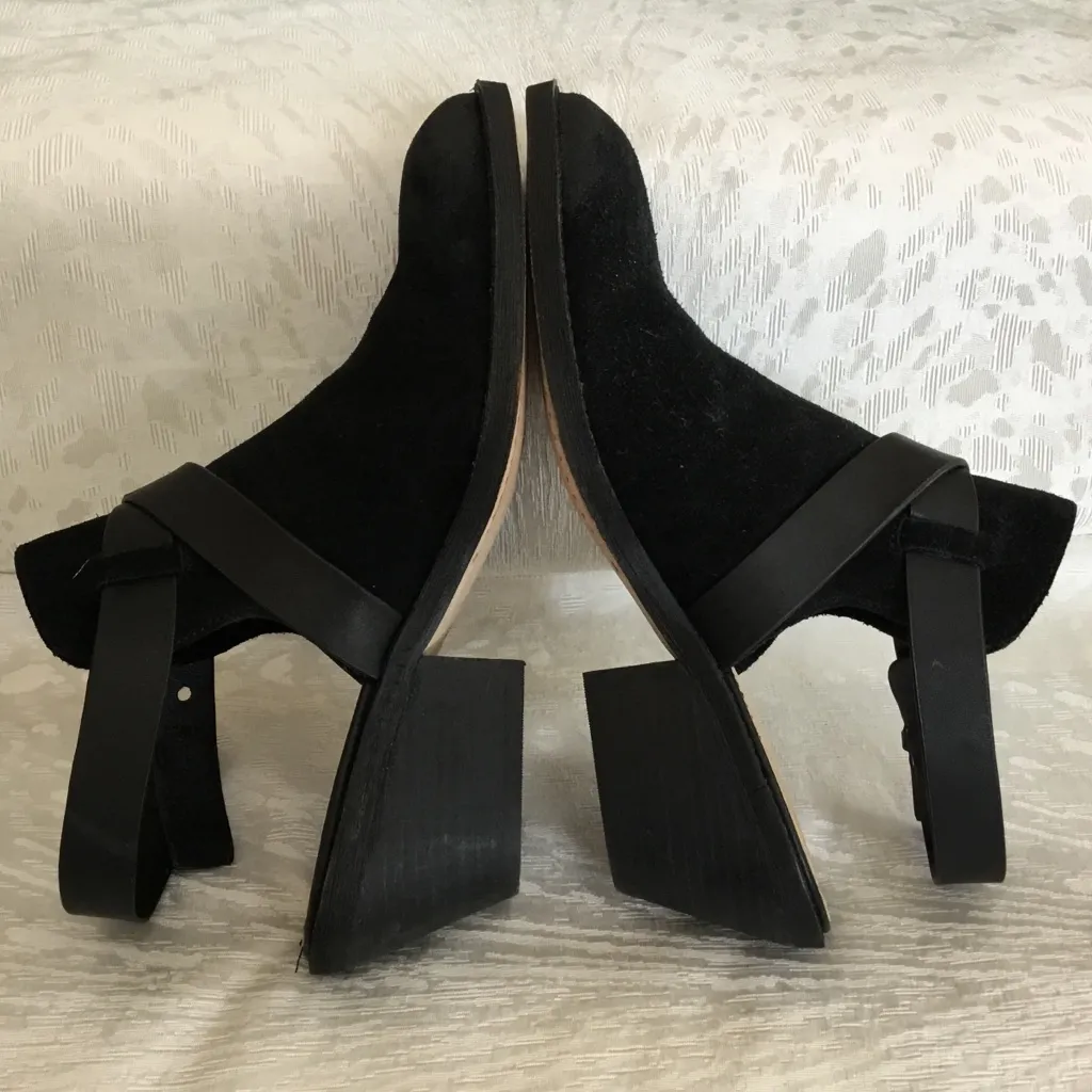 Suede leather closed toe sandals🌺 - Image 3