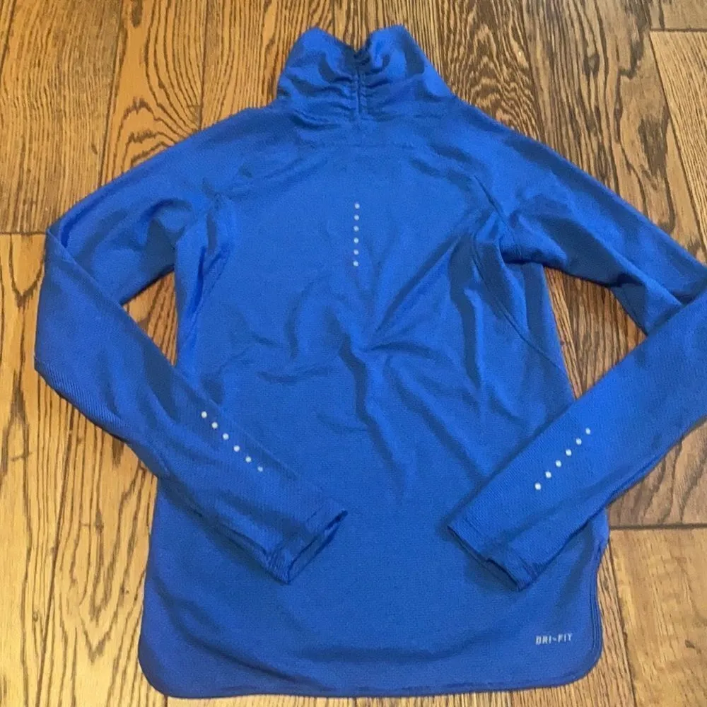 Nike Running Dri Fit Cowell neck light weight long sleeve, athletic top & shorts - Image 9