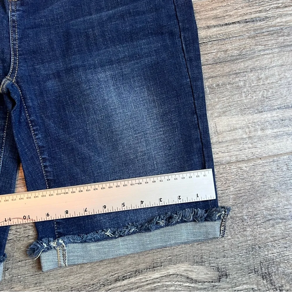 RISEN BOUTIQUE DARK WASH DENIM SHORTS WOMENS SIZE 2XL NWT #135 - Image 2