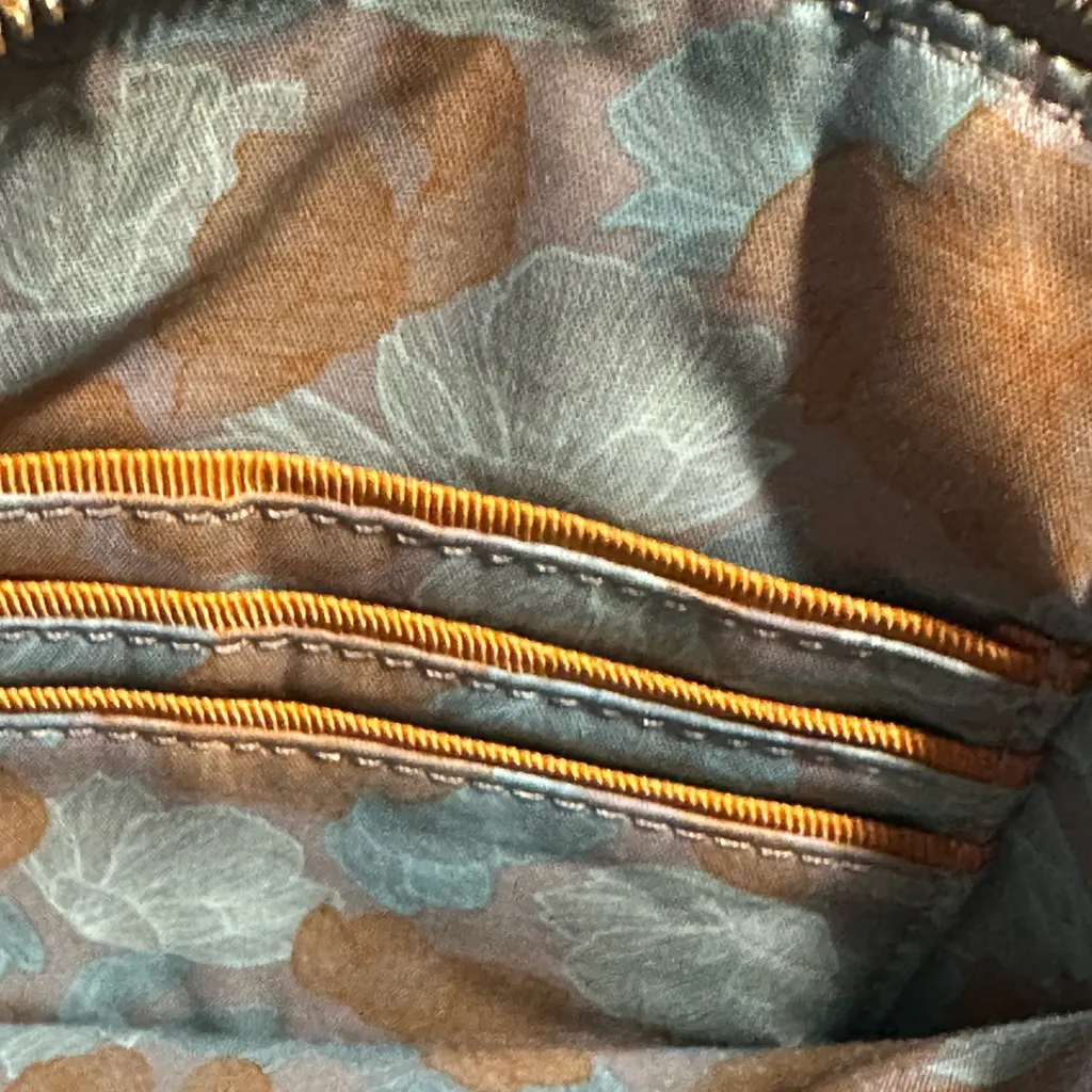 Vintage Hobo crossbody leather purse in light teal/sage Green - Image 5