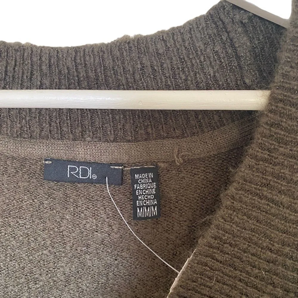 RDI Nordstrom burnt olive green v neck sweater NEW medium - Image 3