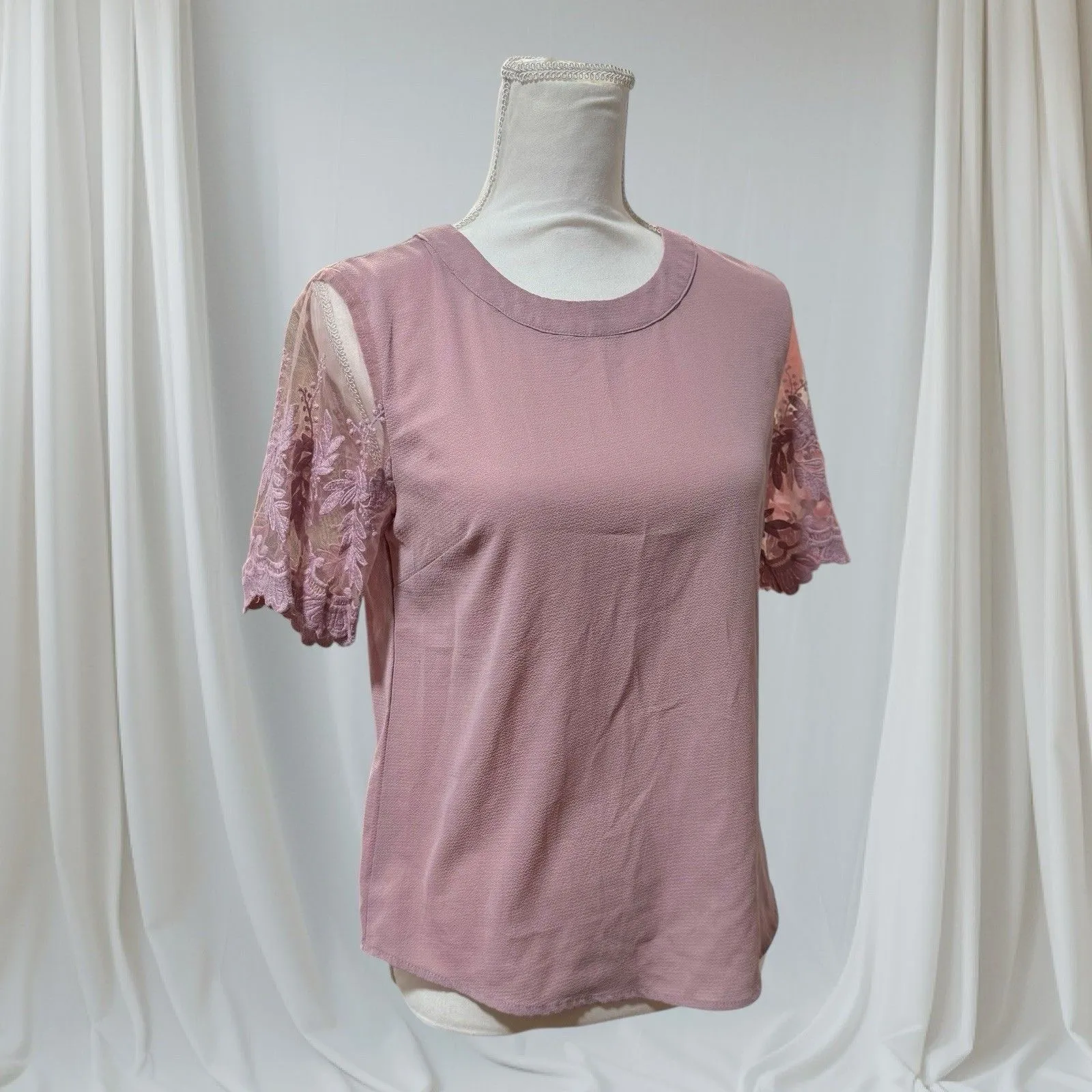 Lulus Lisa Marie Mauve embroidered sleeve blouse Size Small - Image 2