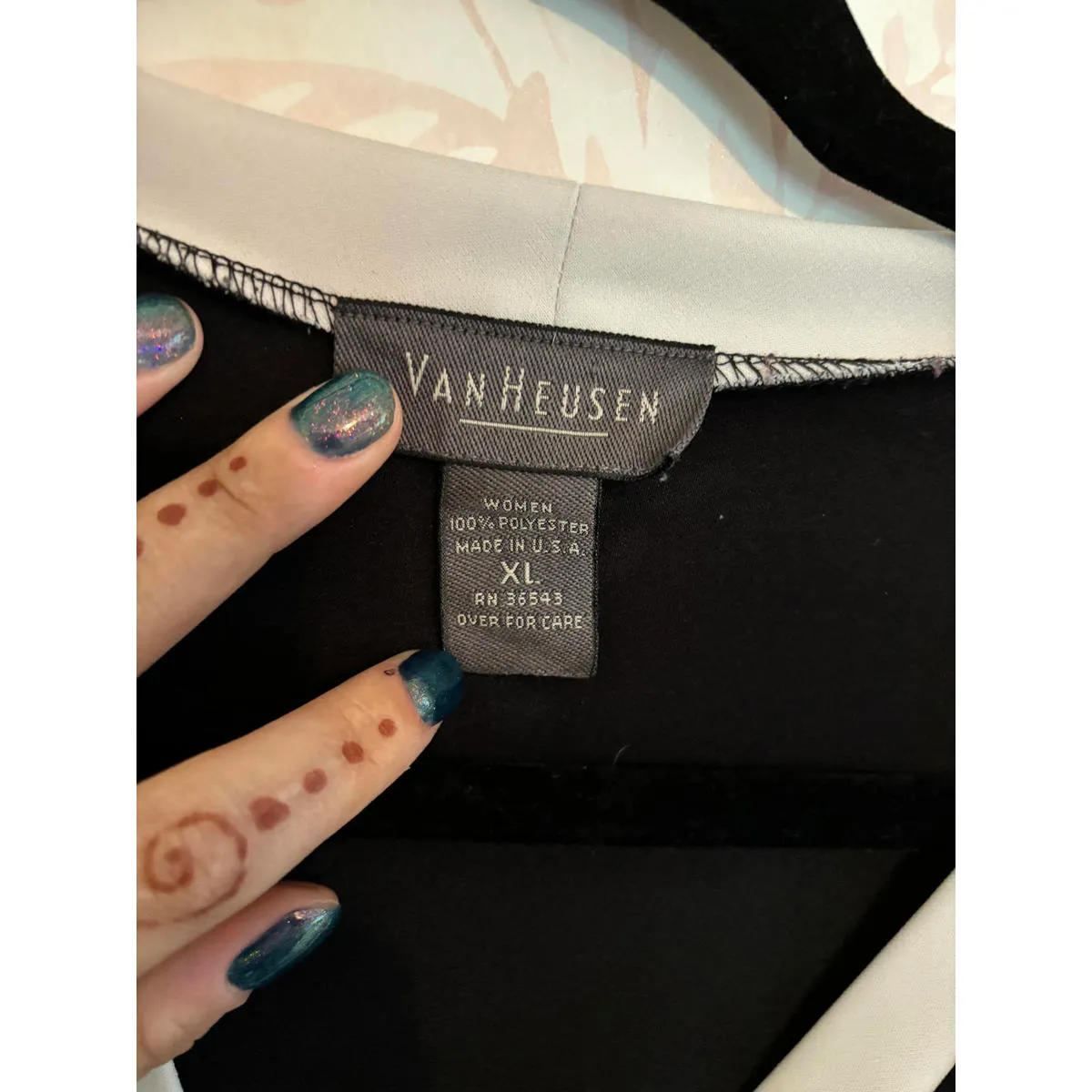 Van Heusen Women's Black Blouse with White Trim - Size XL - Image 3