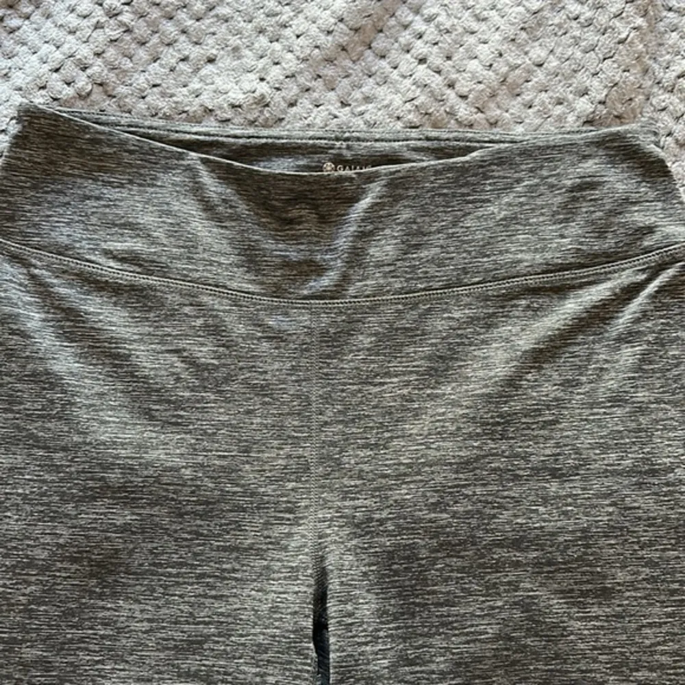Gaiam Charcoal Gray Athletic Gym Yoga Pants Size Medium EUC #4185 - Image 3
