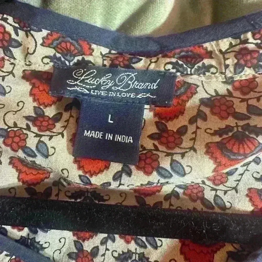 Lucky brand blouse size large as seen on Grimm season 2 episode 10 of Rosalee - Image 3