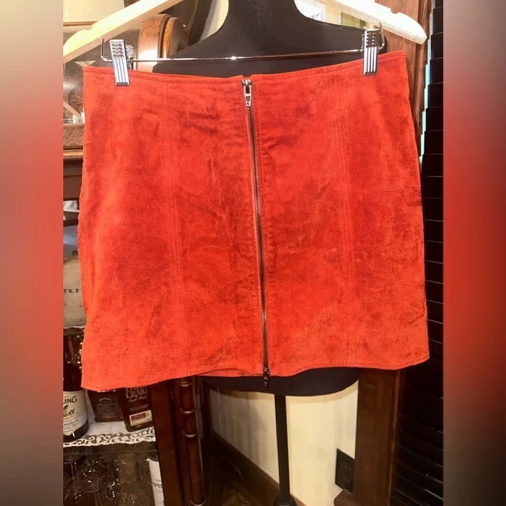 EUC BlankNyc Womens Orange Suede Mini Skirt side sipper going up or down SZ 29 - Image 3