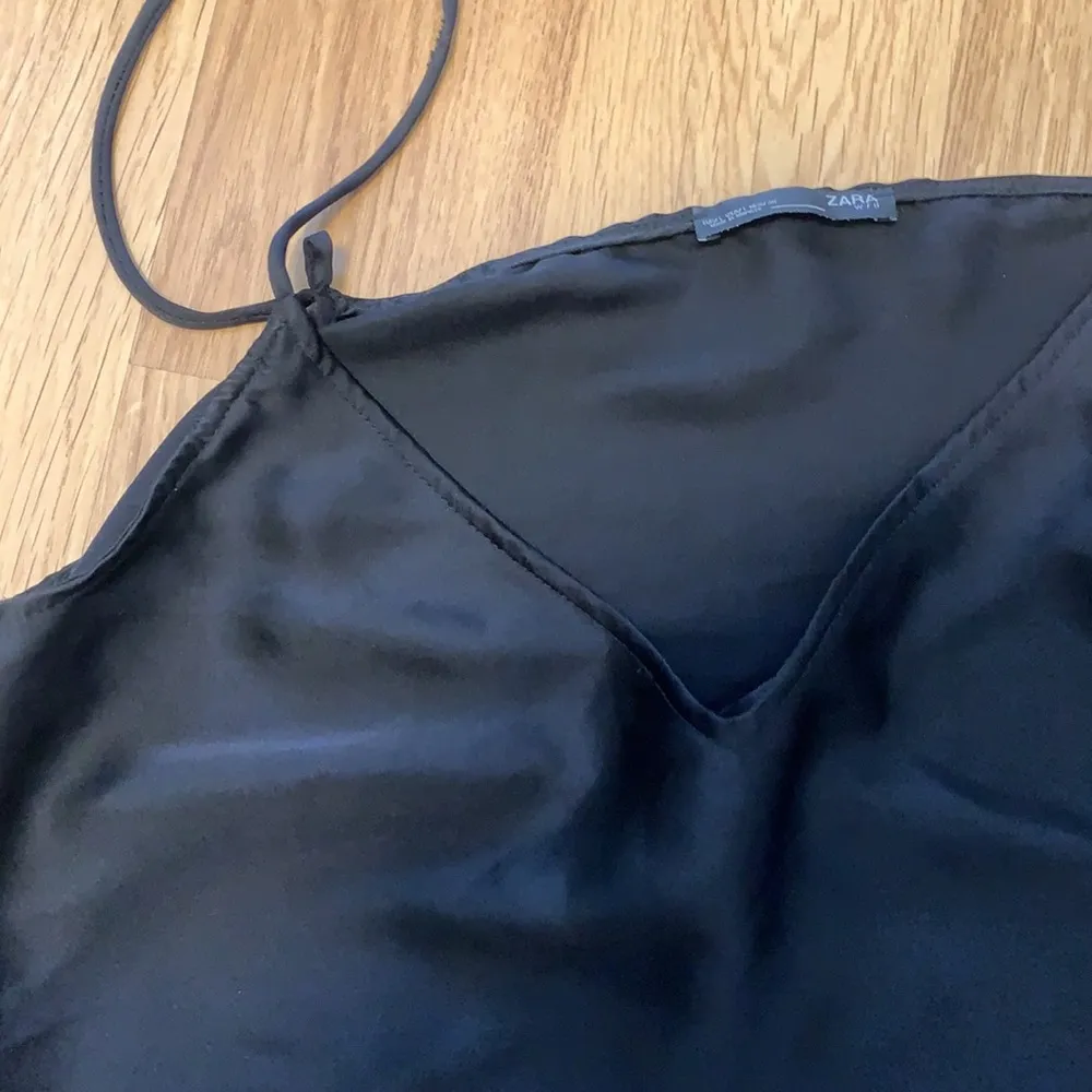 Feather top from Zara no feathers on the back of the shirt - Image 5