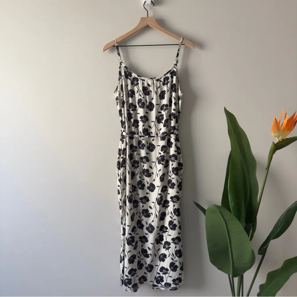 GAP Tie-Waist Scoopneck Midi Dress in White Black Floral Button Down Front M NWT - Image 4