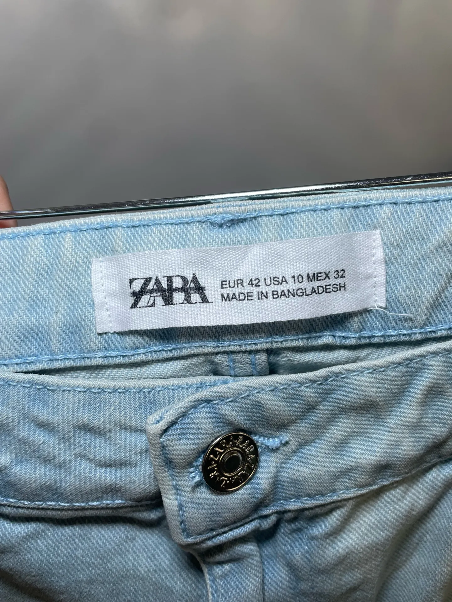 New Zara Women’s Cut off Faded Denim Shorts Size 10 - Image 3