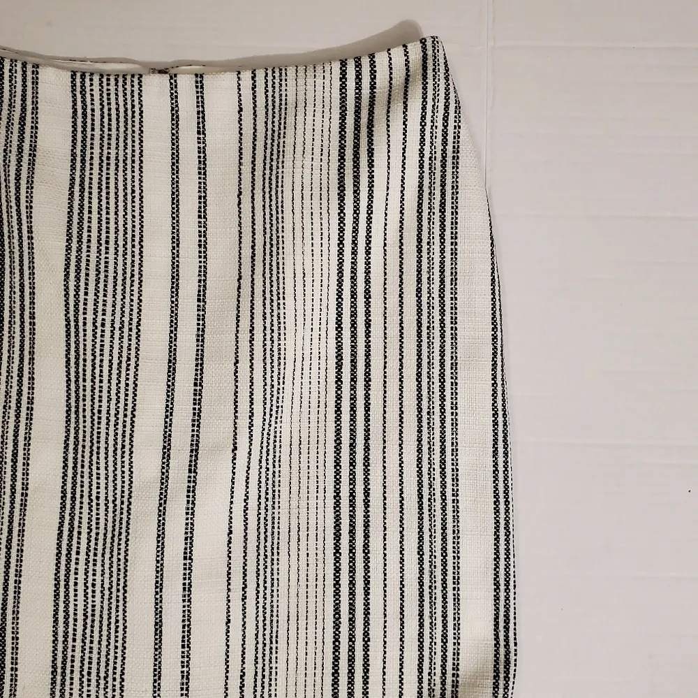 🔥SALE🔥White House Black Market White Striped Skirt 10 - Image 5