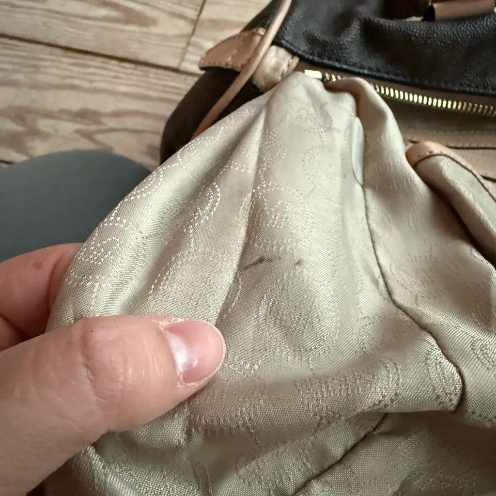 Michael kors grayson handbag - small pen marks in pics - Image 4