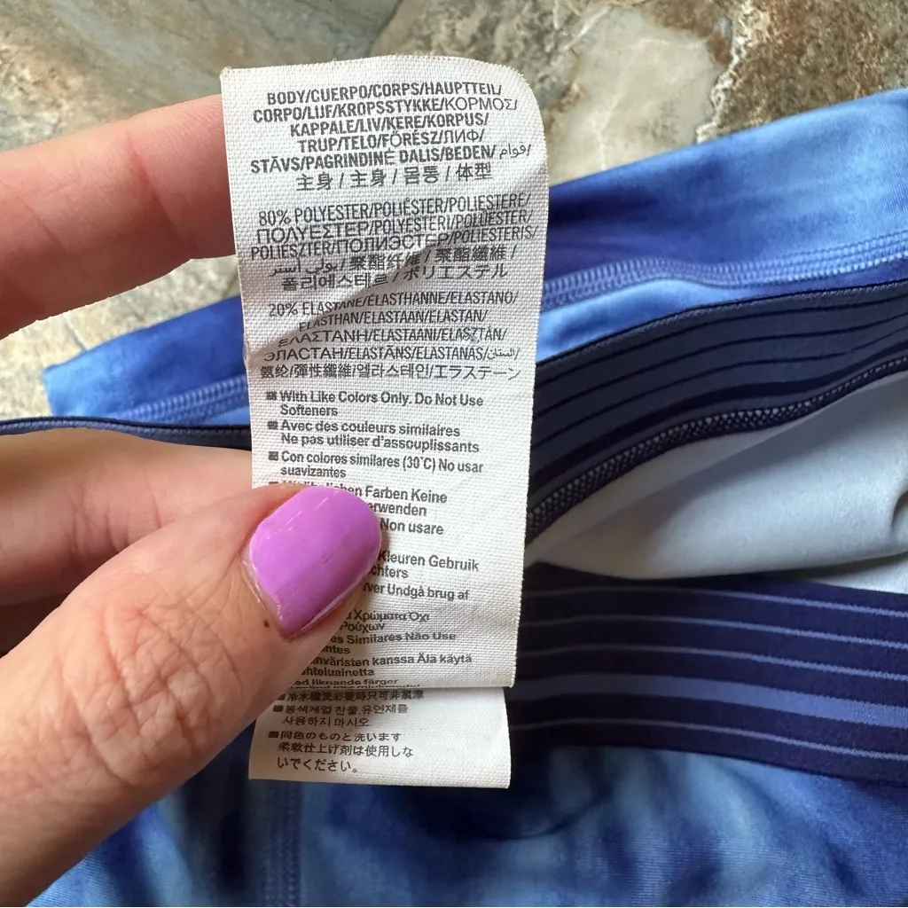 Under Armour Compression Shorts Women’s Sixe XL Blue Tie Dye HeatGear - Image 6