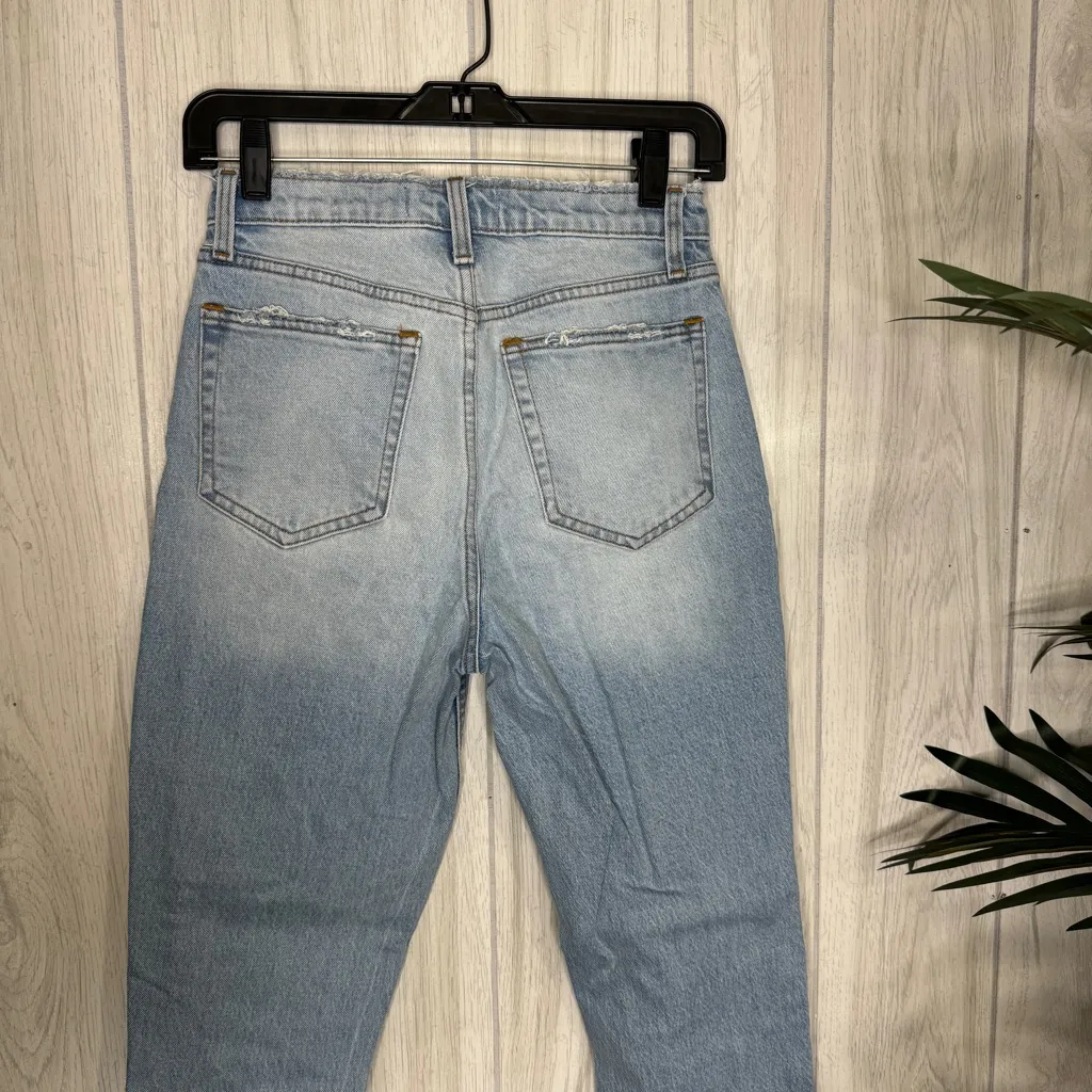 Abercrombie & Fitch High Rise Mom Jeans Cropped Distressed size 25/0 - Image 5