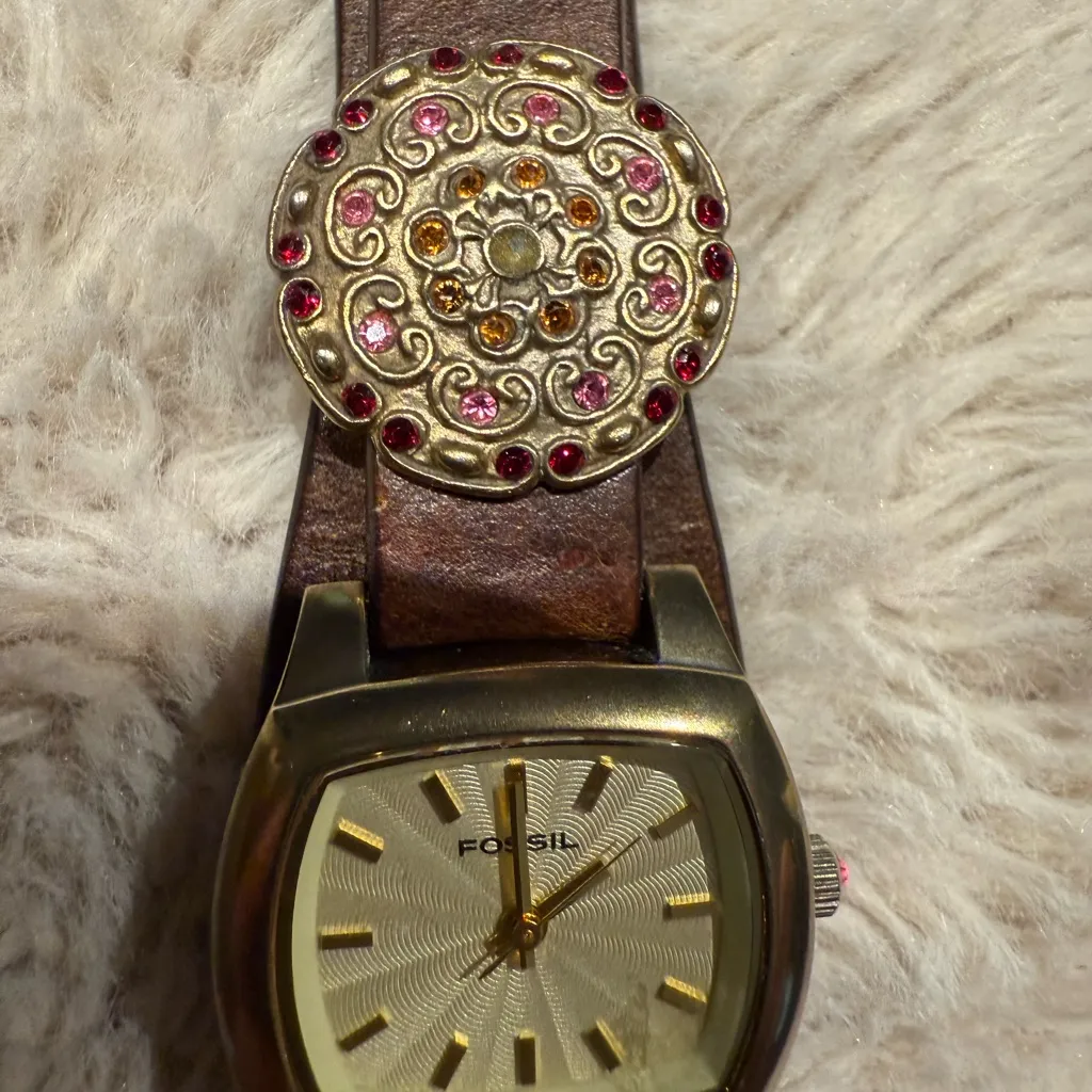 Women's Fossil Jeweled Concho‎ Accent on Brown Leather Bund Strap Needs Battery - Image 5