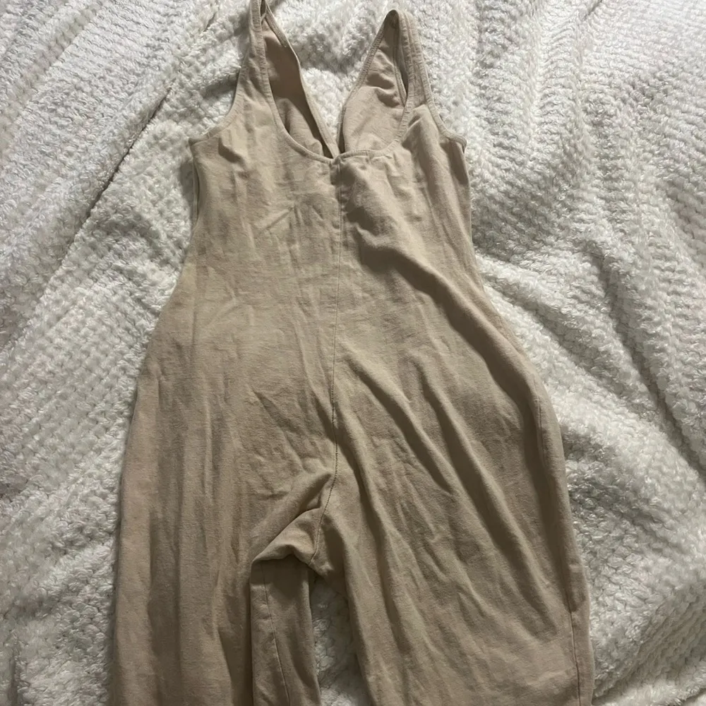 MD Citiculture beige tank top bodysuit Size M - Image 3