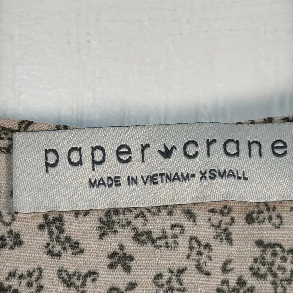 Paper Crane Olive Green Tan Floral Pepulm S/S Blouse Size XS EUC #5848 - Image 5