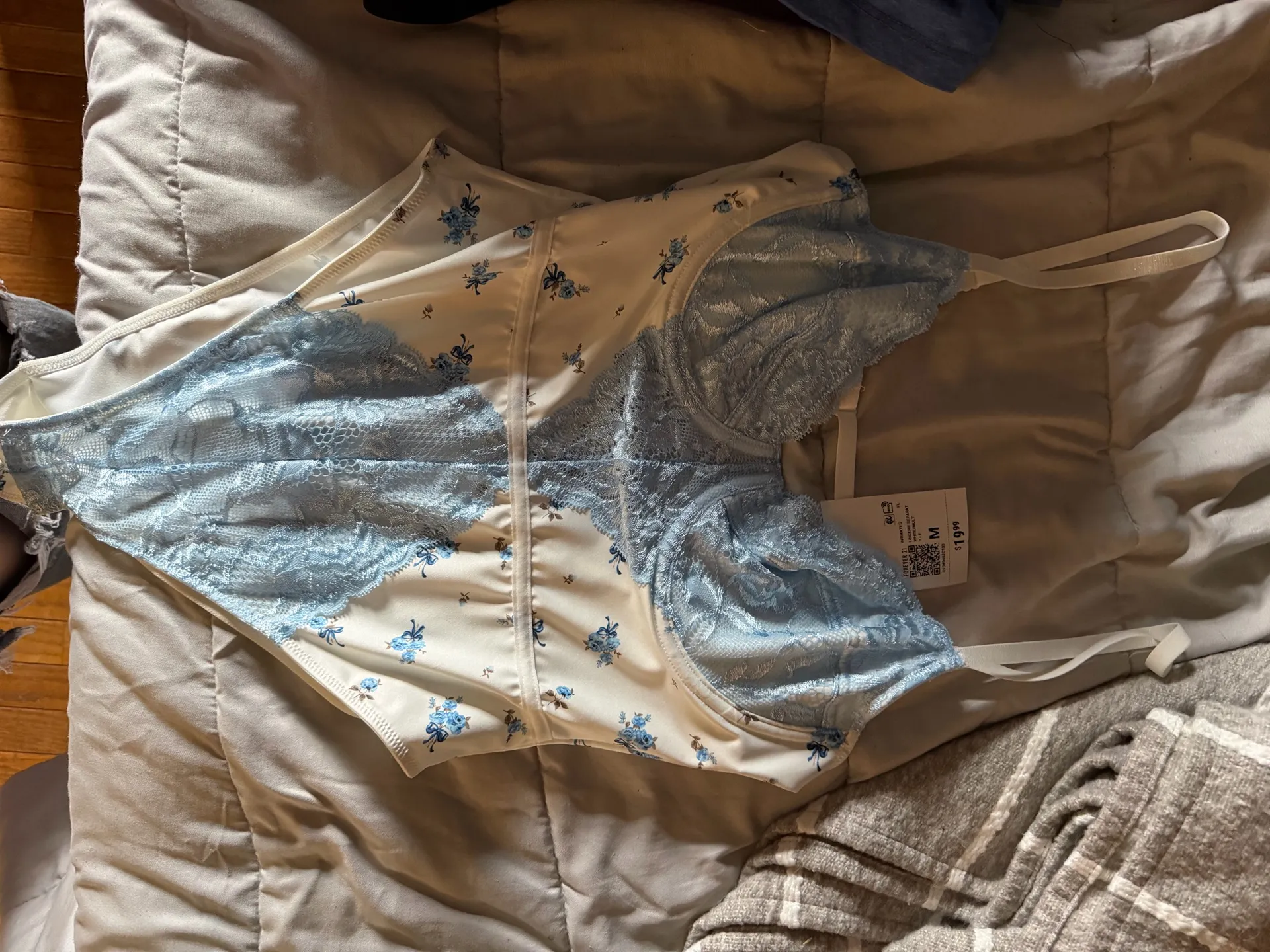 Forever 21 Lace Bodysuit Floral - Image 4