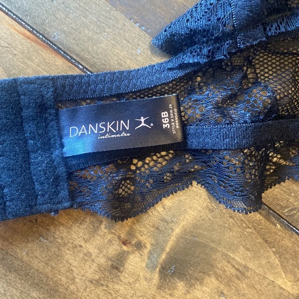 Danskin black lace full coverage‎ bra size 36B - Image 4